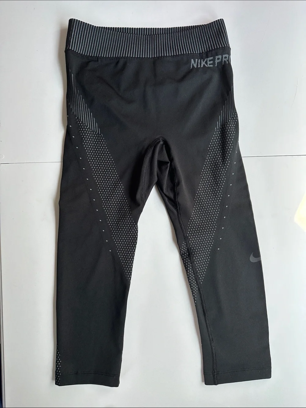 NIKE PRO Hypercool Limitless Training Capri XS Black Performance Leggings